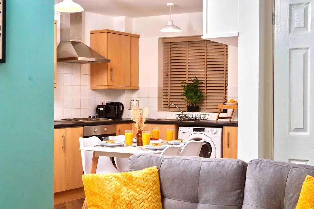 Sleeps 6 - Corporate & Family Stays - Free Parking & Wifi ليدز