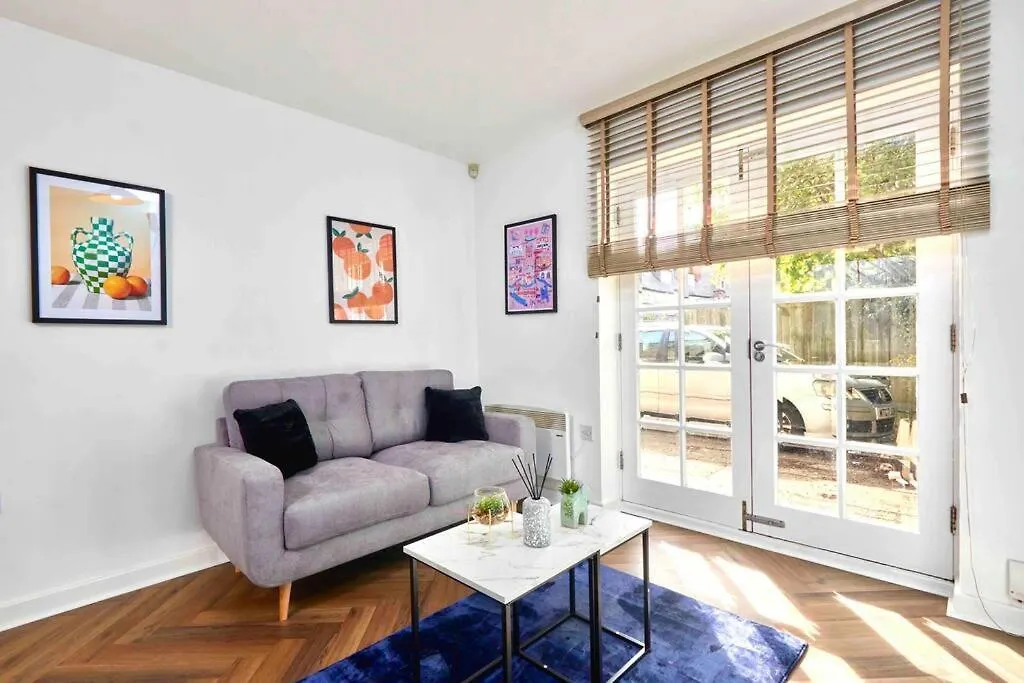Sleeps 6 - Corporate & Family Stays - Free Parking & Wifi ليدز