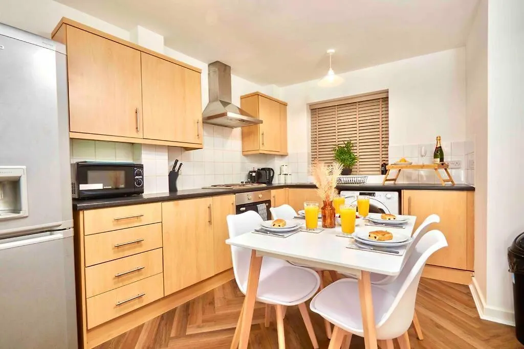 Sleeps 6 - Corporate & Family Stays - Free Parking & Wifi ليدز
